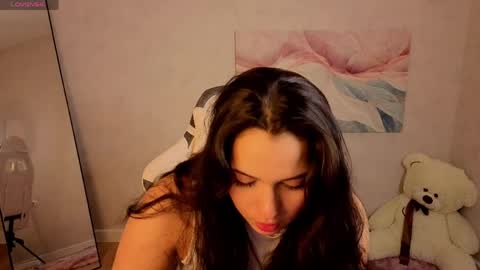 Snapshot of vivien_ross chatting on 05/05/26, 01:46 vivien_ross online show from 05/05/26, 01:46