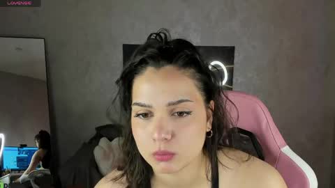 Snapshot of vivien_ross chatting on 05/06/26, 01:03 vivien_ross online show from 05/06/26, 01:03