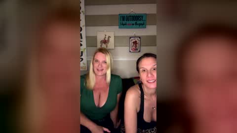 Snapshot of vivienesky chatting on 05/10/26, 01:11 vivienesky online show from 05/10/26, 01:11