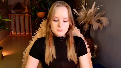 Vivien online show from 05/15/26, 05:47