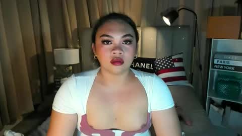 Snapshot of vivienne_monroe chatting on 06/11/26, 02:53 vivienne_monroe online show from 06/11/26, 02:53