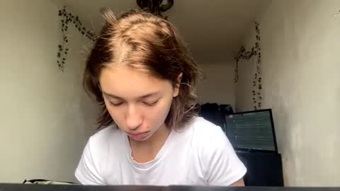 Vivi online show from 11/12/25, 07:20