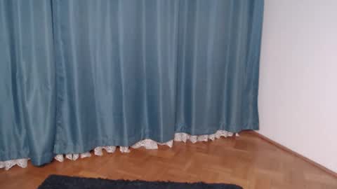 Snapshot of vivienneclement chatting on 01/21/25, 03:54 Vivienne online show from 01/21/25, 03:54