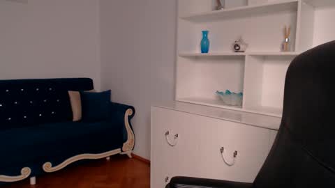 Snapshot of vivienneclement chatting on 03/06/25, 01:48 Vivienne online show from 03/06/25, 01:48