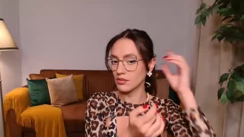 Snapshot of vivienneclement chatting on 10/12/25, 04:17 Vivienne online show from 10/12/25, 04:17