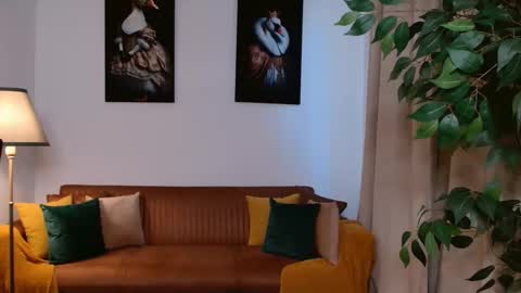 Vivienne online show from 04/01/26, 03:20