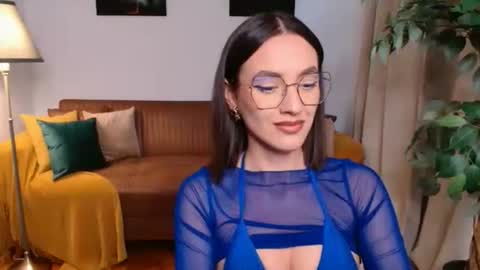 Snapshot of vivienneclement chatting on 05/03/26, 04:46 Vivienne online show from 05/03/26, 04:46