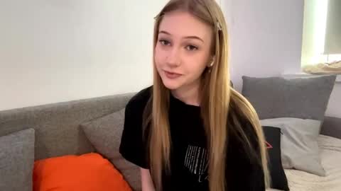 Snapshot of viviennewanko chatting on 04/10/26, 02:22 Kristy online show from 04/10/26, 02:22