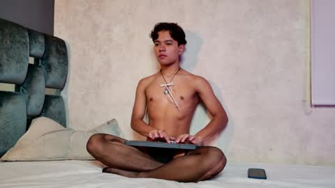 Snapshot of vix_hot chatting on 05/02/26, 07:41 vix_hot online show from 05/02/26, 07:41