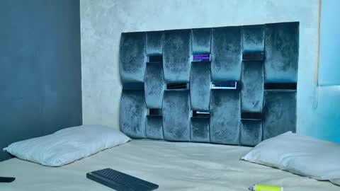 Snapshot of vix_hot chatting on 05/24/26, 07:30 vix_hot online show from 05/24/26, 07:30