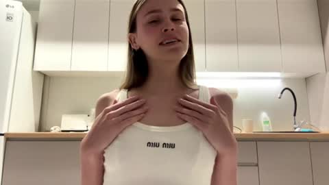 Snapshot of vixcx_ chatting on 12/02/25, 02:56 vixcx_ online show from 12/02/25, 02:56