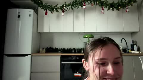 Snapshot of vixcx_ chatting on 01/13/26, 05:57 vixcx_ online show from 01/13/26, 05:57