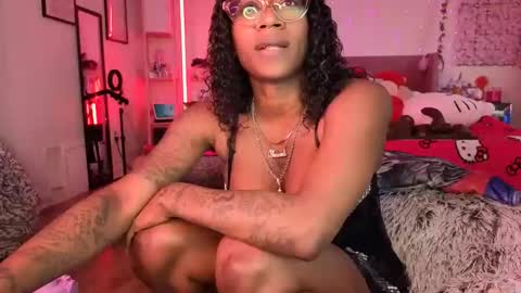 Snapshot of vixencapri chatting on 03/02/26, 06:37 Vixen Capri online show from 03/02/26, 06:37