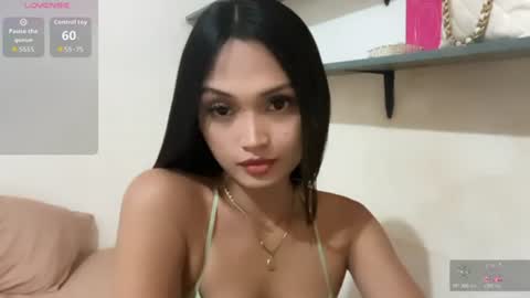 Snapshot of vixendarlingx chatting on 07/11/26, 06:43 Donna online show from 07/11/26, 06:43