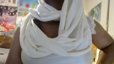 Snapshot of vixenfyre chatting on 02/23/25, 09:00 Vixen Fyre online show from 02/23/25, 09:00