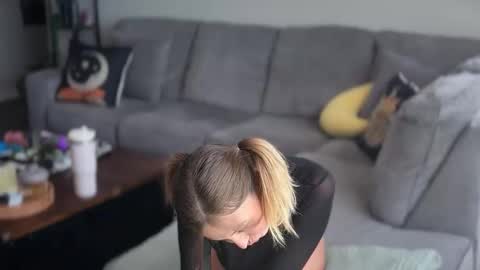 Liz online show from 04/27/26, 03:54