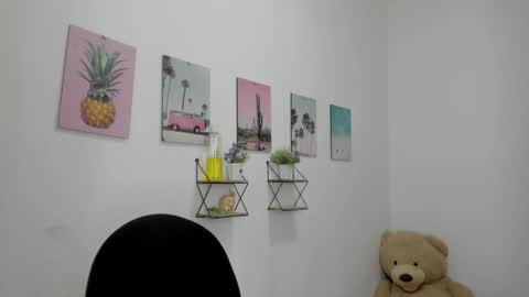 Snapshot of vixenlust17 chatting on 02/13/26, 02:18 vixenlust17 online show from 02/13/26, 02:18