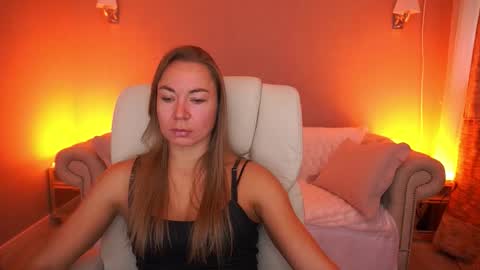 Snapshot of vixenmuse chatting on 10/09/25, 07:28 Ur Lady online show from 10/09/25, 07:28