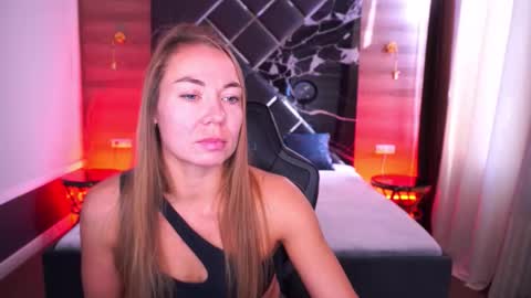 Snapshot of vixenmuse chatting on 10/16/25, 07:20 Ur Lady online show from 10/16/25, 07:20