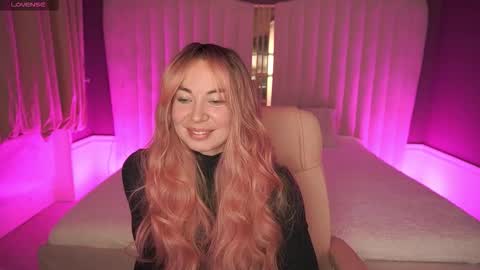 Snapshot of vixenmuse chatting on 10/23/25, 08:07 Ur Lady online show from 10/23/25, 08:07