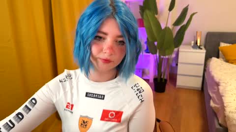 Polly  Online mostly at 9pm-2am UK Time online show from 12/02/24, 05:15