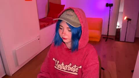 Polly  Online mostly at 9pm-2am UK Time online show from 01/20/25, 05:48