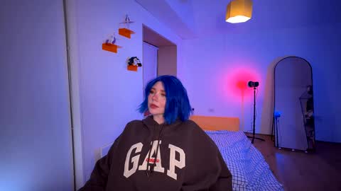 Polly  Online mostly at 9pm-2am UK Time online show from 01/24/25, 06:56