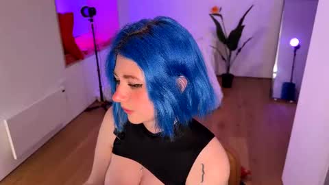 Polly  Online mostly at 9pm-2am UK Time online show from 02/16/25, 09:48