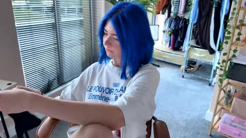 Polly  Online mostly at 9pm-2am UK Time online show from 09/18/25, 04:53