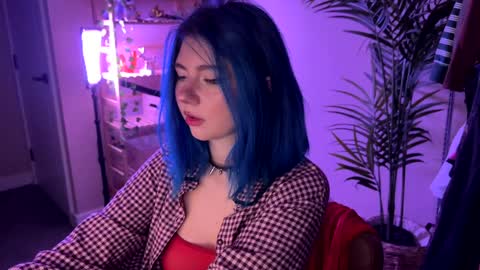 Polly  Online mostly at 9pm-2am UK Time online show from 12/16/25, 06:46