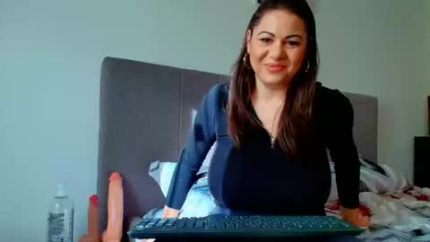 Snapshot of vixenvibesx chatting on 10/19/25, 07:31 vixenvibesx online show from 10/19/25, 07:31