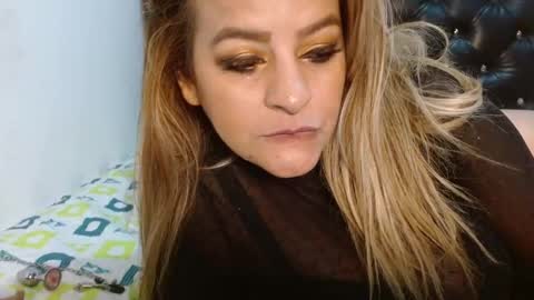 Snapshot of vkleiin chatting on 11/14/25, 01:04 Venus online show from 11/14/25, 01:04