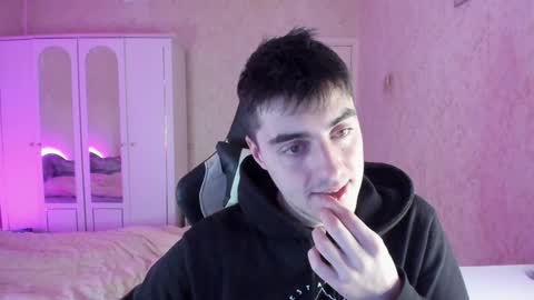 Snapshot of vlad1605 chatting on 12/20/24, 03:42 Martin online show from 12/20/24, 03:42