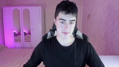 Snapshot of vlad1605 chatting on 12/31/24, 02:58 Martin online show from 12/31/24, 02:58