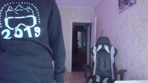 Snapshot of vlad1605 chatting on 02/05/25, 10:51 Martin online show from 02/05/25, 10:51