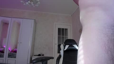 Snapshot of vlad1605 chatting on 02/07/25, 08:01 Martin online show from 02/07/25, 08:01