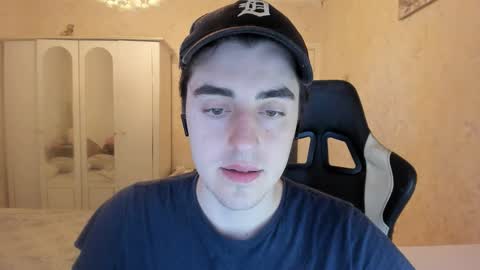 Snapshot of vlad1605 chatting on 09/14/25, 12:48 Martin online show from 09/14/25, 12:48