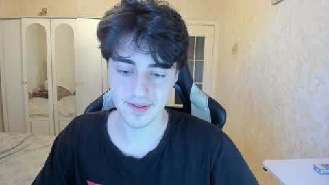 Snapshot of vlad1605 chatting on 09/15/25, 11:54 Martin online show from 09/15/25, 11:54