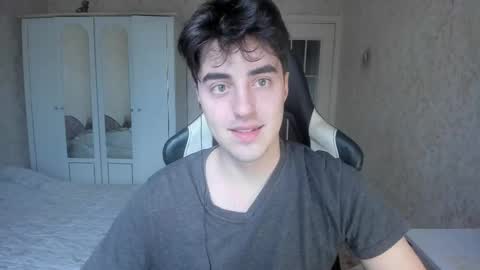 Snapshot of vlad1605 chatting on 10/06/25, 09:29 Martin online show from 10/06/25, 09:29