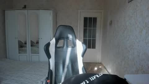 Snapshot of vlad1605 chatting on 10/07/25, 07:05 Martin online show from 10/07/25, 07:05