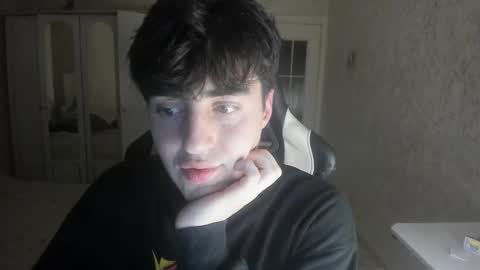 Snapshot of vlad1605 chatting on 10/25/25, 03:40 Martin online show from 10/25/25, 03:40