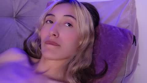 Snapshot of vlad_lola chatting on 01/09/25, 03:26 LOLA online show from 01/09/25, 03:26