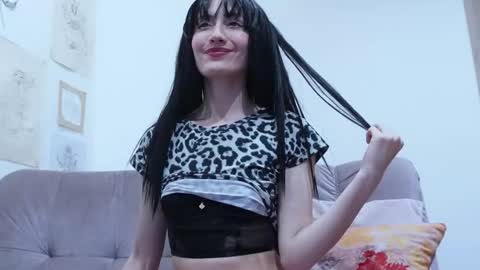 Snapshot of vlad_lola chatting on 10/18/25, 02:14 LOLA online show from 10/18/25, 02:14