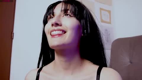 Snapshot of vlad_lola chatting on 11/23/25, 10:53 LOLA online show from 11/23/25, 10:53