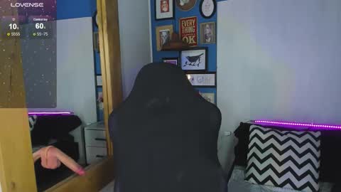 Snapshot of vladhellsing4 chatting on 11/19/25, 02:39 Vlad online show from 11/19/25, 02:39