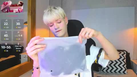 Snapshot of vladhellsing4 chatting on 02/19/26, 02:24 Vlad online show from 02/19/26, 02:24