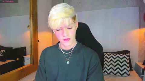 Snapshot of vladhellsing4 chatting on 02/22/26, 04:27 Vlad online show from 02/22/26, 04:27