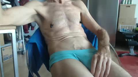 Snapshot of voltups chatting on 12/17/24, 04:00 VOLT UPS online show from 12/17/24, 04:00