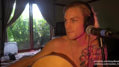 Snapshot of voodoo_hd chatting on 09/23/25, 12:35 Voodoo and Lucy online show from 09/23/25, 12:35