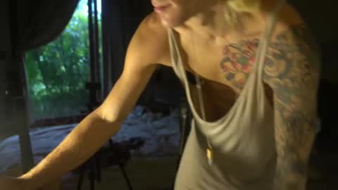 Snapshot of voodoo_hd chatting on 09/28/25, 11:43 Voodoo and Lucy online show from 09/28/25, 11:43